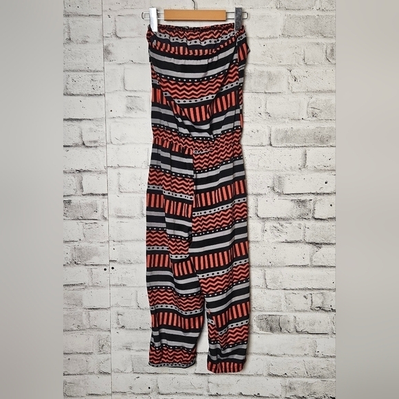 Honey & Sunny Strapless Capri Jumpsuit - Picture 3 of 5